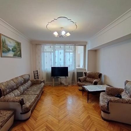 Large Apt Near Republic Square Apartment Yerevan Luaran gambar