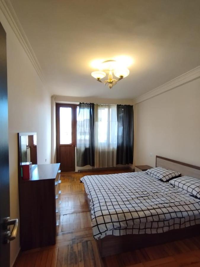 Large Apt Near Republic Square Apartment Yerevan Luaran gambar