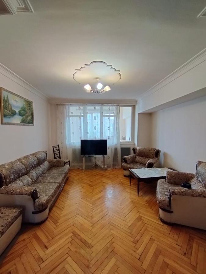 Large Apt Near Republic Square Apartment Yerevan Luaran gambar