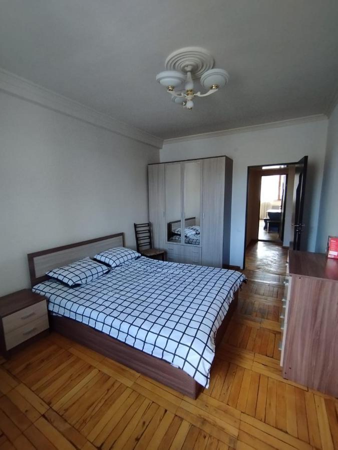 Large Apt Near Republic Square Apartment Yerevan Luaran gambar